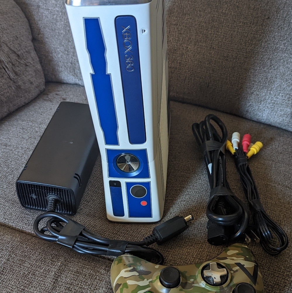 Star wars Xbox 360S 320GB and controller